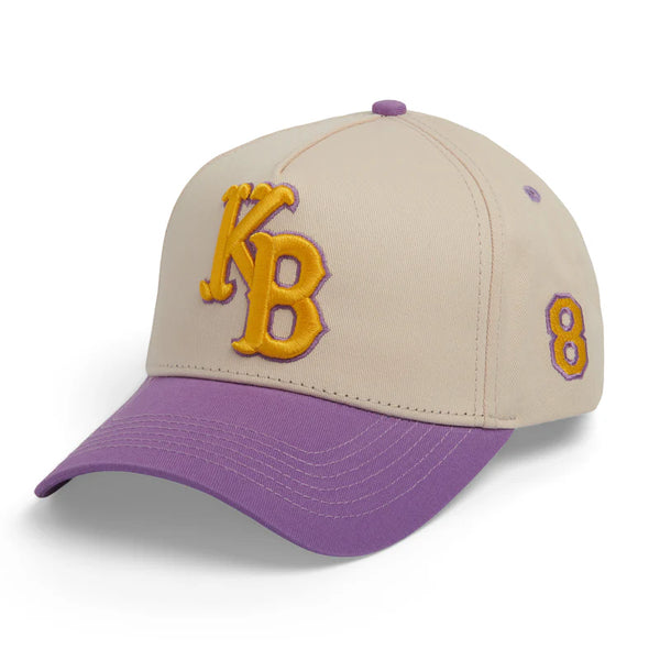 La colección Mamba 8/24 - Blanco crema con visera morada
